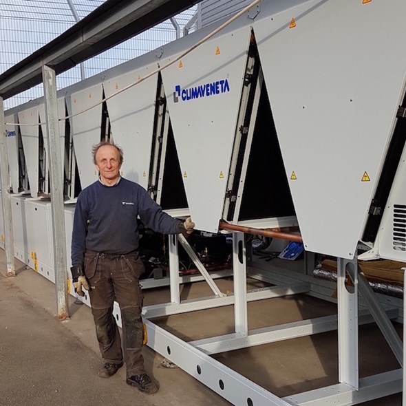 Byte av 12 ton tung kylmaskin!